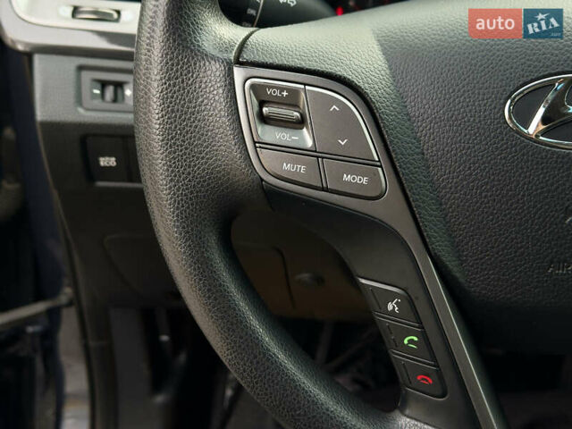 Серый Хендай Санта Фе, объемом двигателя 2.36 л и пробегом 110 тыс. км за 15500 $, фото 23 на Automoto.ua