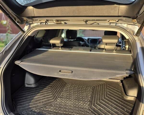 Серый Хендай Санта Фе, объемом двигателя 2.2 л и пробегом 175 тыс. км за 21400 $, фото 9 на Automoto.ua