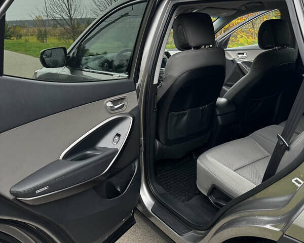 Серый Хендай Санта Фе, объемом двигателя 2.36 л и пробегом 133 тыс. км за 13800 $, фото 19 на Automoto.ua