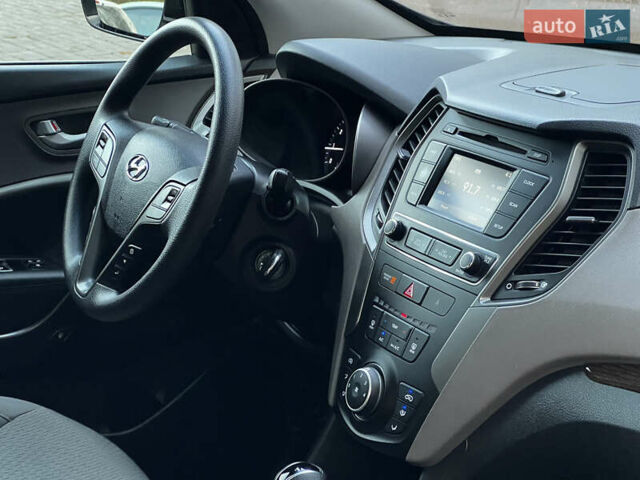 Серый Хендай Санта Фе, объемом двигателя 2.36 л и пробегом 147 тыс. км за 14700 $, фото 98 на Automoto.ua