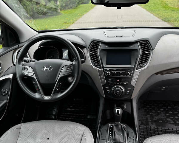 Серый Хендай Санта Фе, объемом двигателя 2.36 л и пробегом 133 тыс. км за 13800 $, фото 17 на Automoto.ua