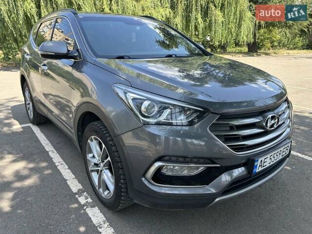 Серый Хендай Санта Фе, объемом двигателя 2.2 л и пробегом 223 тыс. км за 20250 $, фото 16 на Automoto.ua