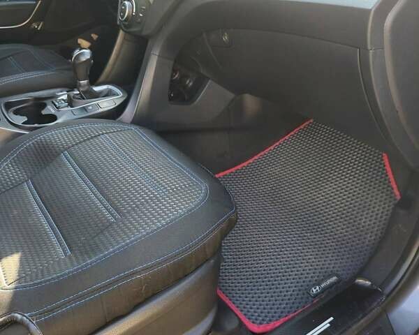 Серый Хендай Санта Фе, объемом двигателя 2.2 л и пробегом 200 тыс. км за 21000 $, фото 5 на Automoto.ua