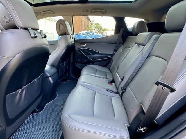 Серый Хендай Санта Фе, объемом двигателя 2 л и пробегом 104 тыс. км за 19400 $, фото 2 на Automoto.ua