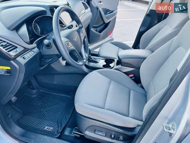 Сірий Хендай Санта Фе, об'ємом двигуна 3.3 л та пробігом 176 тис. км за 15200 $, фото 12 на Automoto.ua