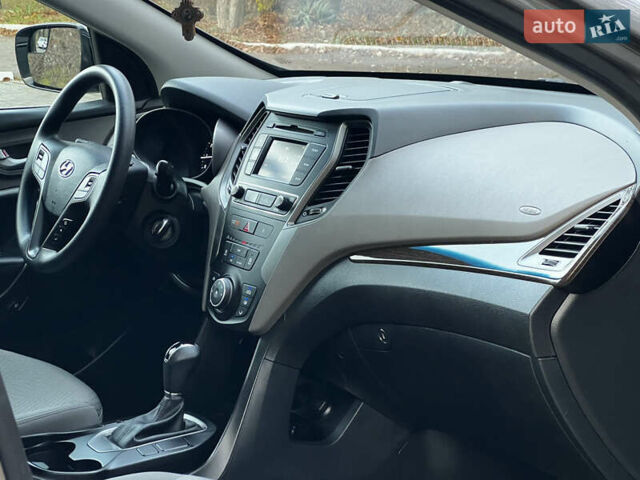 Серый Хендай Санта Фе, объемом двигателя 2.36 л и пробегом 147 тыс. км за 14700 $, фото 94 на Automoto.ua