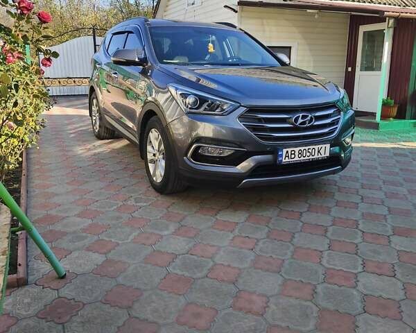 Серый Хендай Санта Фе, объемом двигателя 2.2 л и пробегом 200 тыс. км за 21000 $, фото 2 на Automoto.ua