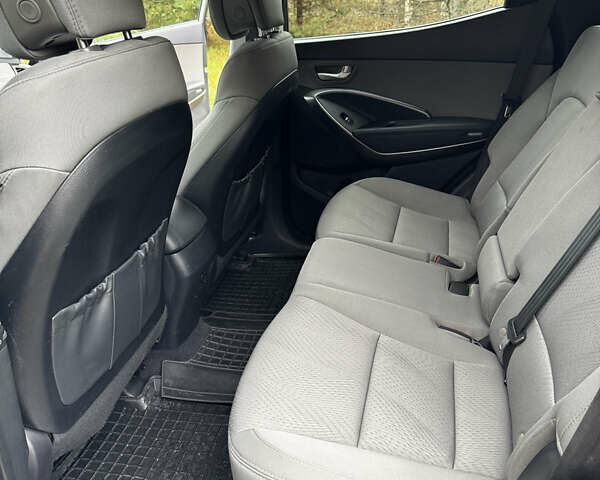 Серый Хендай Санта Фе, объемом двигателя 2.36 л и пробегом 133 тыс. км за 13800 $, фото 20 на Automoto.ua