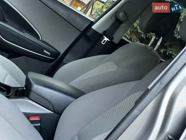 Серый Хендай Санта Фе, объемом двигателя 2.36 л и пробегом 147 тыс. км за 14700 $, фото 78 на Automoto.ua