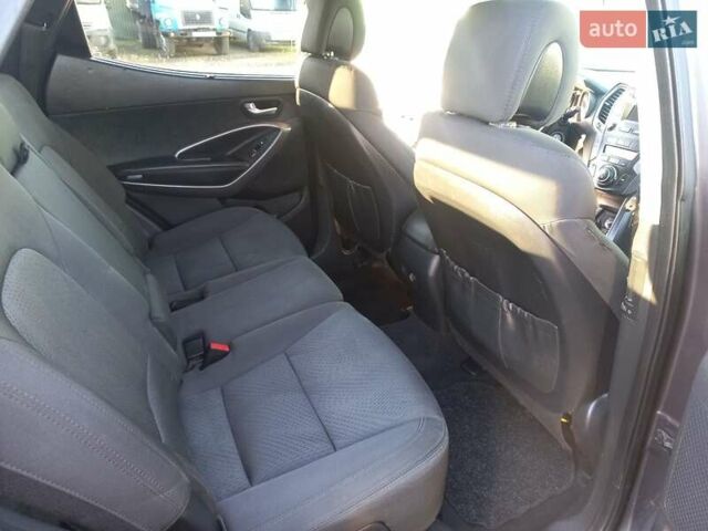 Серый Хендай Санта Фе, объемом двигателя 2.36 л и пробегом 216 тыс. км за 11650 $, фото 10 на Automoto.ua