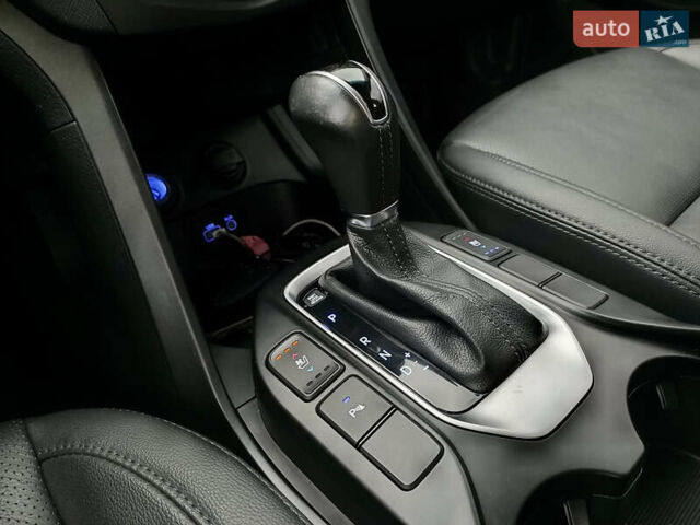 Серый Хендай Санта Фе, объемом двигателя 2 л и пробегом 187 тыс. км за 21555 $, фото 22 на Automoto.ua