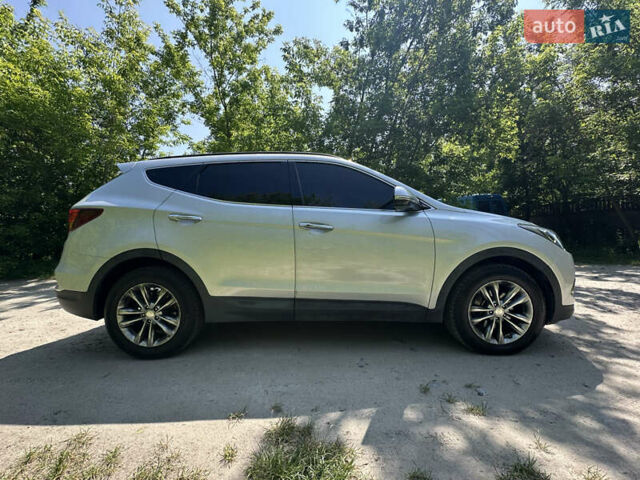 Серый Хендай Санта Фе, объемом двигателя 2 л и пробегом 150 тыс. км за 21899 $, фото 5 на Automoto.ua