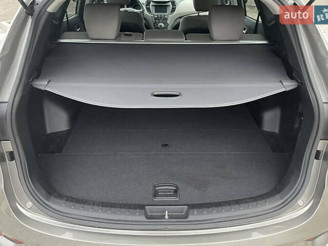 Серый Хендай Санта Фе, объемом двигателя 2.36 л и пробегом 97 тыс. км за 12700 $, фото 20 на Automoto.ua