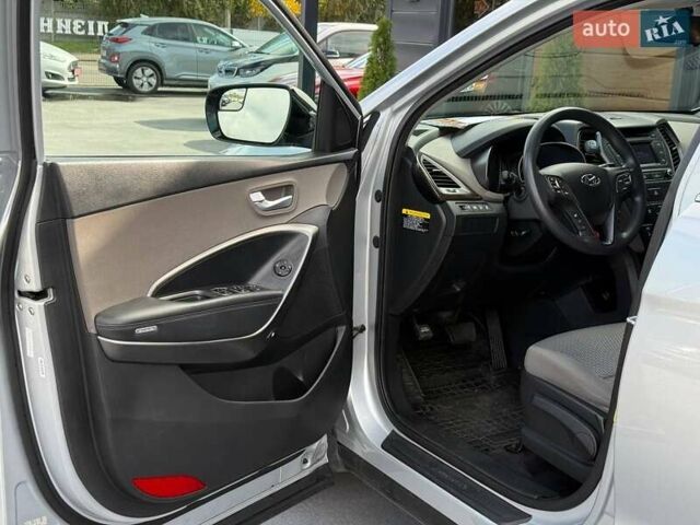 Серый Хендай Санта Фе, объемом двигателя 2.36 л и пробегом 123 тыс. км за 16900 $, фото 19 на Automoto.ua