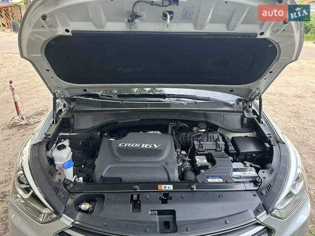 Серый Хендай Санта Фе, объемом двигателя 2 л и пробегом 150 тыс. км за 21899 $, фото 57 на Automoto.ua