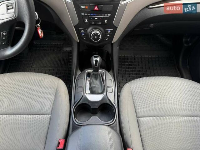 Серый Хендай Санта Фе, объемом двигателя 2.36 л и пробегом 123 тыс. км за 16900 $, фото 51 на Automoto.ua