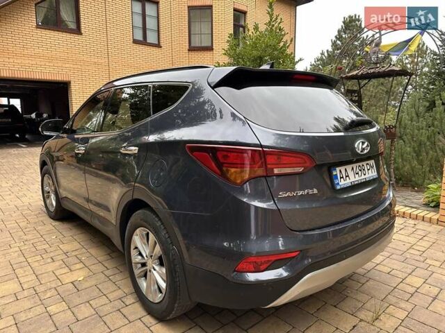 Серый Хендай Санта Фе, объемом двигателя 2.2 л и пробегом 146 тыс. км за 22000 $, фото 2 на Automoto.ua