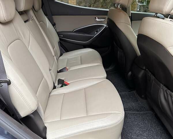 Серый Хендай Санта Фе, объемом двигателя 2.2 л и пробегом 146 тыс. км за 22000 $, фото 10 на Automoto.ua