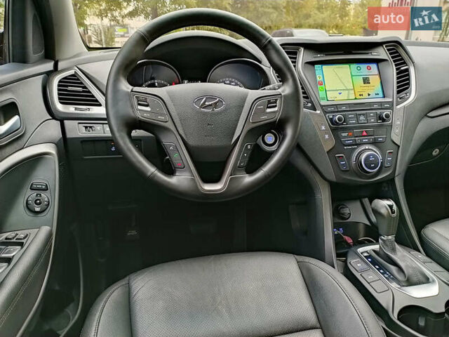 Серый Хендай Санта Фе, объемом двигателя 2 л и пробегом 187 тыс. км за 21555 $, фото 1 на Automoto.ua