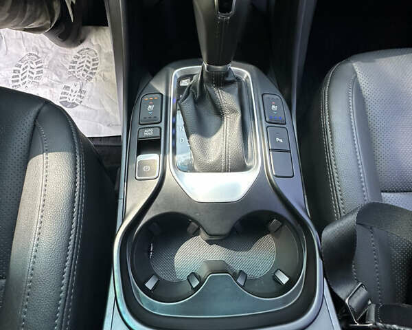 Серый Хендай Санта Фе, объемом двигателя 2 л и пробегом 150 тыс. км за 21899 $, фото 28 на Automoto.ua