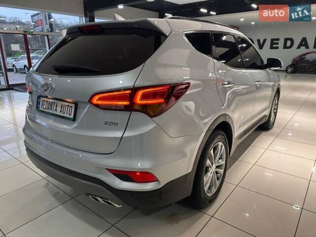 Серый Хендай Санта Фе, объемом двигателя 2 л и пробегом 155 тыс. км за 20500 $, фото 3 на Automoto.ua