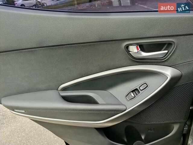 Серый Хендай Санта Фе, объемом двигателя 2 л и пробегом 187 тыс. км за 21555 $, фото 15 на Automoto.ua