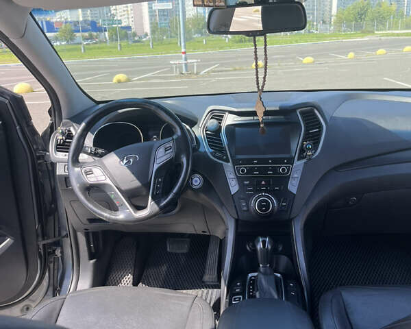 Серый Хендай Санта Фе, объемом двигателя 2.2 л и пробегом 178 тыс. км за 20900 $, фото 16 на Automoto.ua