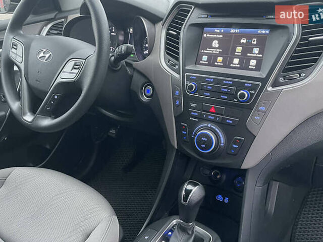 Серый Хендай Санта Фе, объемом двигателя 2.36 л и пробегом 97 тыс. км за 12700 $, фото 15 на Automoto.ua