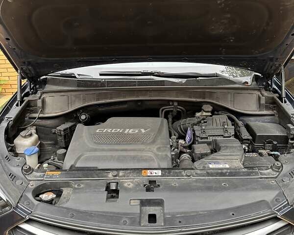 Серый Хендай Санта Фе, объемом двигателя 2.2 л и пробегом 146 тыс. км за 22000 $, фото 7 на Automoto.ua