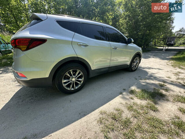 Серый Хендай Санта Фе, объемом двигателя 2 л и пробегом 150 тыс. км за 21899 $, фото 6 на Automoto.ua