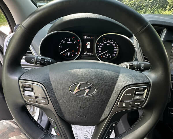 Серый Хендай Санта Фе, объемом двигателя 2 л и пробегом 150 тыс. км за 21899 $, фото 26 на Automoto.ua