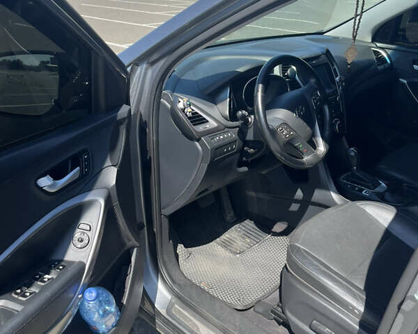 Серый Хендай Санта Фе, объемом двигателя 2.2 л и пробегом 178 тыс. км за 20900 $, фото 7 на Automoto.ua