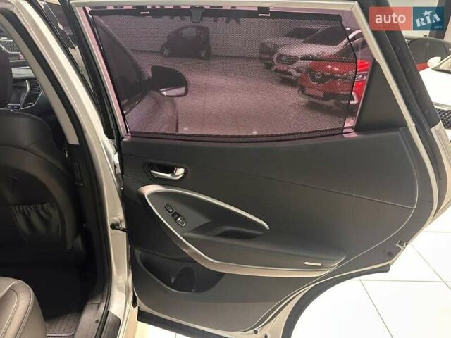 Серый Хендай Санта Фе, объемом двигателя 2 л и пробегом 155 тыс. км за 20500 $, фото 21 на Automoto.ua