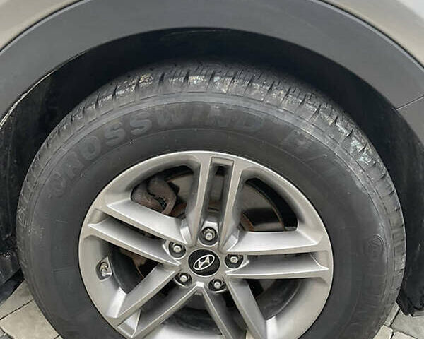 Серый Хендай Санта Фе, объемом двигателя 2.36 л и пробегом 97 тыс. км за 12700 $, фото 13 на Automoto.ua