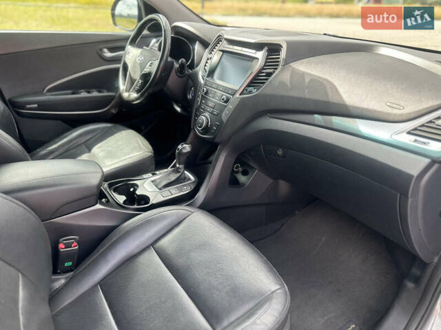 Серый Хендай Санта Фе, объемом двигателя 2.2 л и пробегом 230 тыс. км за 21500 $, фото 14 на Automoto.ua