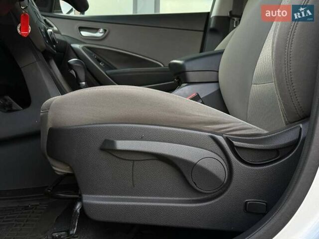 Серый Хендай Санта Фе, объемом двигателя 2.36 л и пробегом 123 тыс. км за 16900 $, фото 26 на Automoto.ua