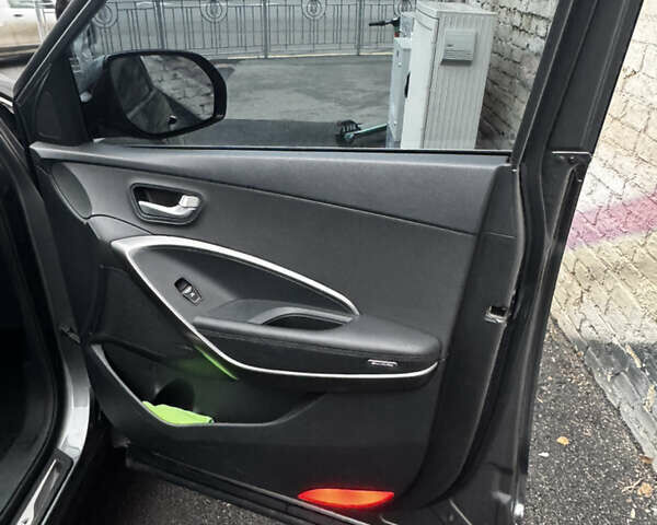 Сірий Хендай Санта Фе, об'ємом двигуна 2.2 л та пробігом 51 тис. км за 25200 $, фото 10 на Automoto.ua