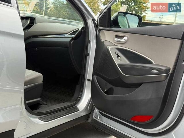 Серый Хендай Санта Фе, объемом двигателя 2.36 л и пробегом 123 тыс. км за 16900 $, фото 56 на Automoto.ua