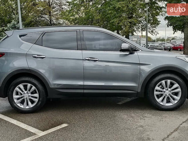 Серый Хендай Санта Фе, объемом двигателя 2 л и пробегом 187 тыс. км за 21555 $, фото 8 на Automoto.ua