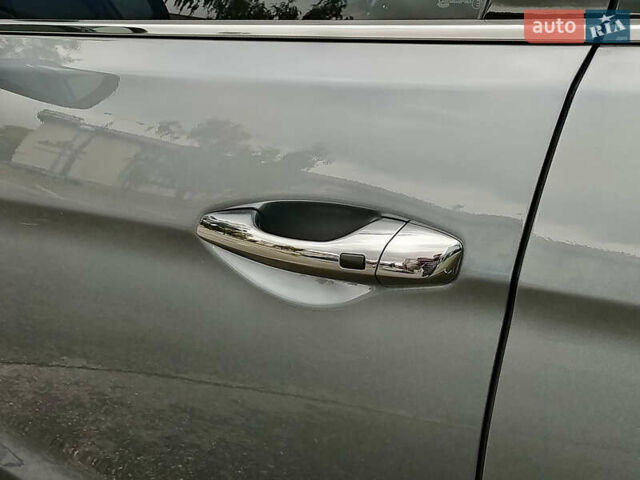 Серый Хендай Санта Фе, объемом двигателя 2 л и пробегом 187 тыс. км за 21555 $, фото 9 на Automoto.ua