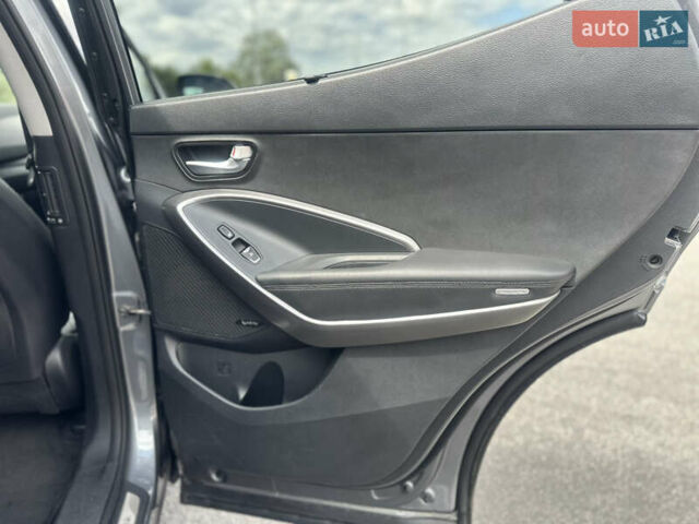 Серый Хендай Санта Фе, объемом двигателя 2.2 л и пробегом 230 тыс. км за 21500 $, фото 13 на Automoto.ua