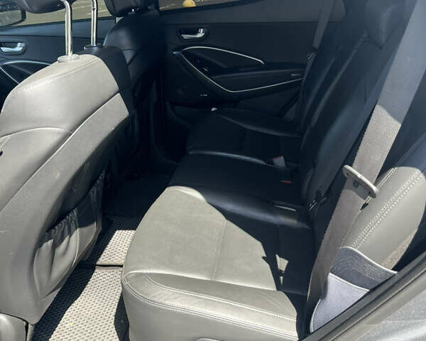 Серый Хендай Санта Фе, объемом двигателя 2.2 л и пробегом 178 тыс. км за 20900 $, фото 10 на Automoto.ua