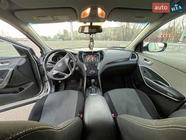 Серый Хендай Санта Фе, объемом двигателя 2.4 л и пробегом 137 тыс. км за 16200 $, фото 11 на Automoto.ua