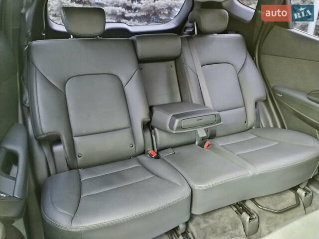 Серый Хендай Санта Фе, объемом двигателя 2 л и пробегом 187 тыс. км за 21555 $, фото 17 на Automoto.ua