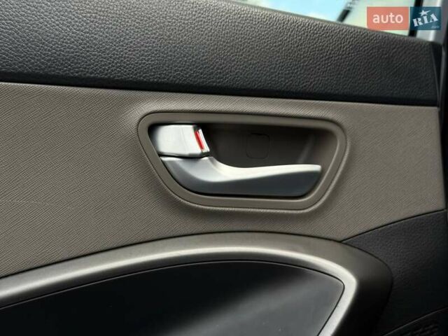 Серый Хендай Санта Фе, объемом двигателя 2.36 л и пробегом 123 тыс. км за 16900 $, фото 45 на Automoto.ua