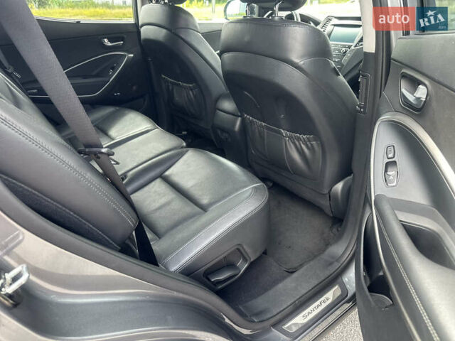 Серый Хендай Санта Фе, объемом двигателя 2.2 л и пробегом 230 тыс. км за 21500 $, фото 12 на Automoto.ua