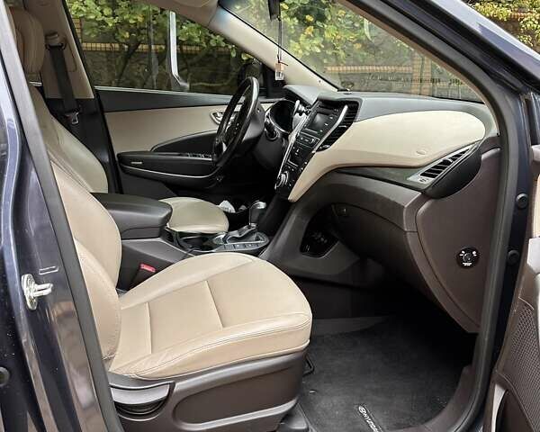 Серый Хендай Санта Фе, объемом двигателя 2.2 л и пробегом 146 тыс. км за 22000 $, фото 5 на Automoto.ua