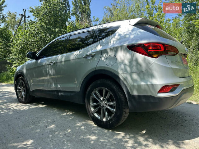 Серый Хендай Санта Фе, объемом двигателя 2 л и пробегом 150 тыс. км за 21899 $, фото 11 на Automoto.ua
