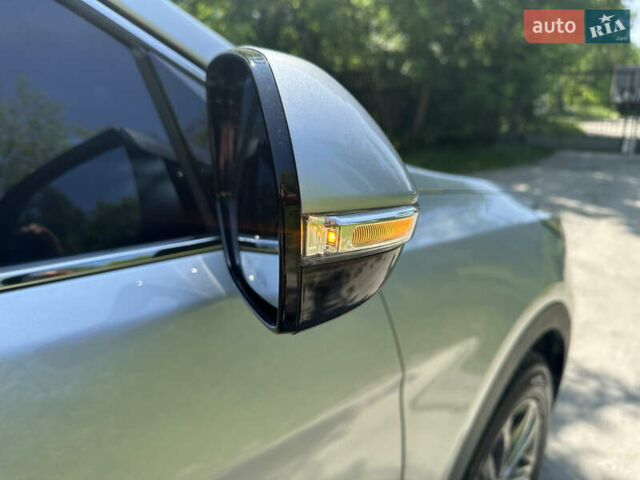 Серый Хендай Санта Фе, объемом двигателя 2 л и пробегом 150 тыс. км за 21899 $, фото 15 на Automoto.ua
