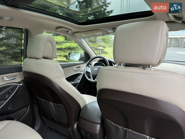 Серый Хендай Санта Фе, объемом двигателя 2.4 л и пробегом 120 тыс. км за 20000 $, фото 12 на Automoto.ua
